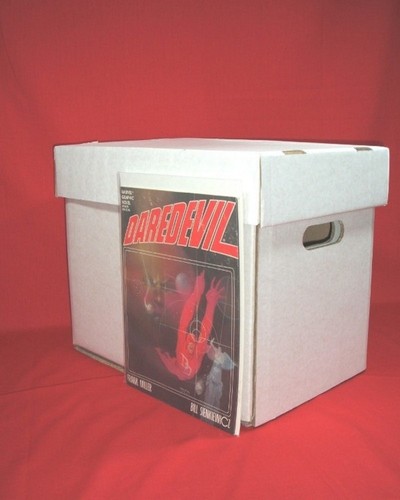 Magazine 2000ad size - /,